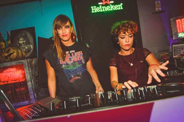 GfxGeneracion's tweet image. 📣 El colectivo cultural musical CRUDA está en marcha para potenciar la visibilización de las mujeres DJ's en nuestra comunidad. 💃💪🎧 

#CRUDA #MujeresDJ #VisibilidadFemenina #IgualdadDeGénero #Música #MurciaUnica