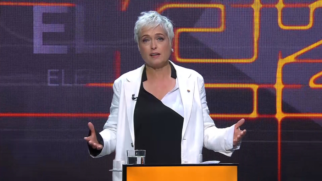 3CatInfo's tweet photo. Anna Grau (Ciutadans): "Cal millorar la seguretat, l'habitatge la neteja, la mobilitat, l'urbanisme... El més important és la il·lusió, l'esperança per complir promeses com cobrir la ronda de Dalt, per escoltar de debò la gent".
#DebatTV3CatRàdio
https://t.co/TfW8aB20uV https://t.co/8TdqlsZmf4