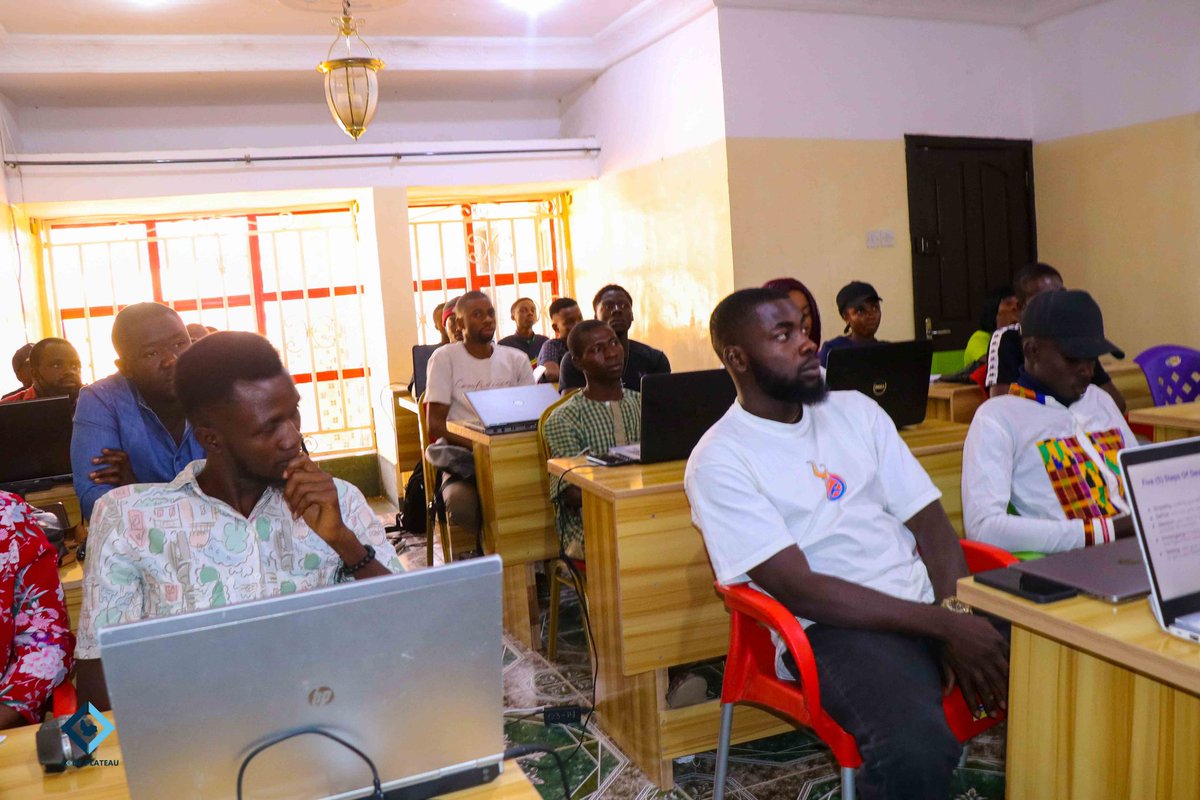 BatureNyiri's tweet image. First Product Design (UI/UX) Class as an instructor @code_plateau Started in April 2023 and it&apos;s been an awesome journey so far. Thank God for the opportunity to touch lives and make an impact in a little way. #codeplateau #uiux #productdesign