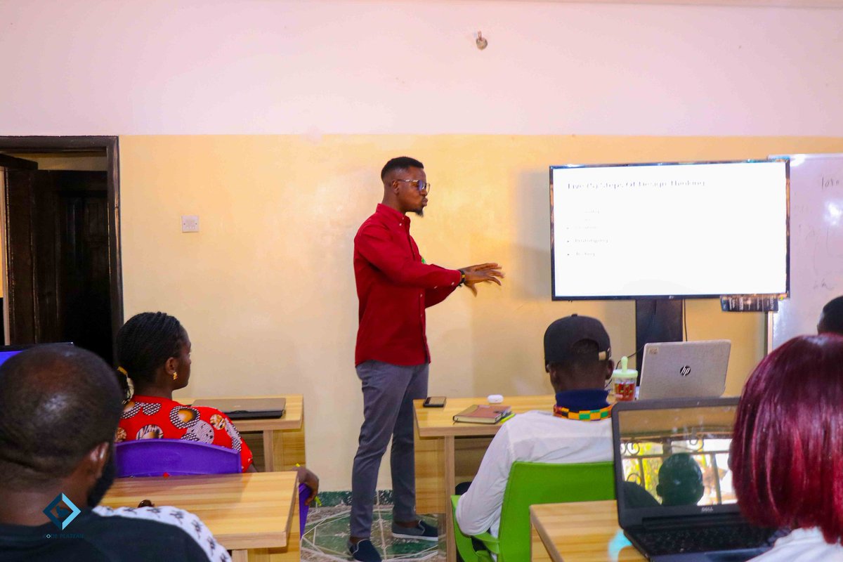 BatureNyiri's tweet image. First Product Design (UI/UX) Class as an instructor @code_plateau Started in April 2023 and it&apos;s been an awesome journey so far. Thank God for the opportunity to touch lives and make an impact in a little way. #codeplateau #uiux #productdesign
