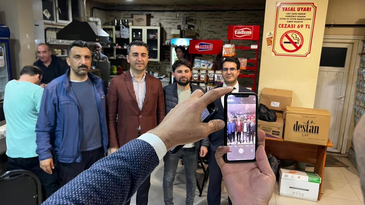 DevaCerkezkoy's tweet photo. Seçim çalışmalarımıza Tekirdağ Milletvekilimiz @cemavsar44 ile akşam saatlerinde kıraathane ziyaretleri yaparak devam ettik. Vatandaşa #kararver dedik. https://t.co/9hWfzF2BPp