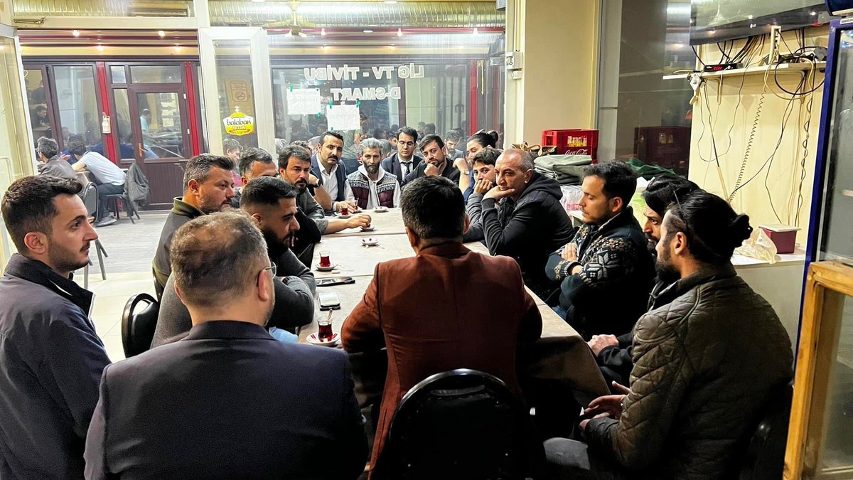 DevaCerkezkoy's tweet photo. Seçim çalışmalarımıza Tekirdağ Milletvekilimiz @cemavsar44 ile akşam saatlerinde kıraathane ziyaretleri yaparak devam ettik. Vatandaşa #kararver dedik. https://t.co/9hWfzF2BPp