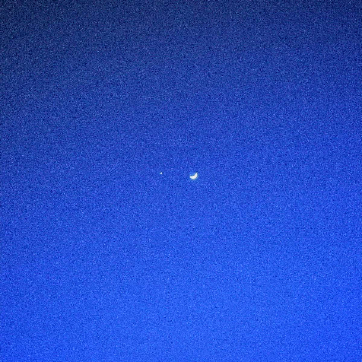 HourlyASTROBR's tweet image. [20230523]

Atualização do Seungkwan (Seventeen) no Instagram 🌙⭐️🤍

🔗instagram.com/p/Csl4zvcSkLv/…