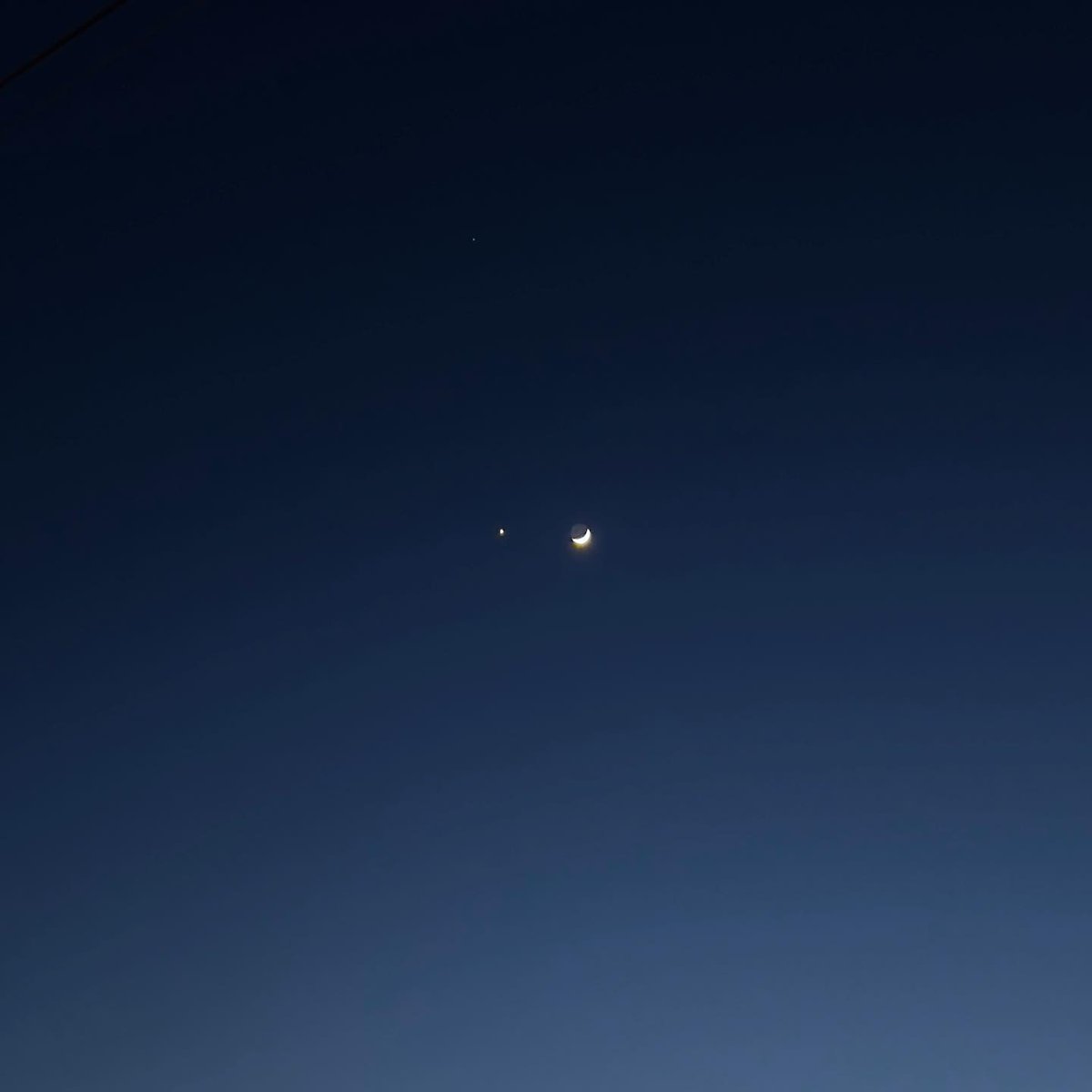 HourlyASTROBR's tweet image. [20230523]

Atualização do Seungkwan (Seventeen) no Instagram 🌙⭐️🤍

🔗instagram.com/p/Csl4zvcSkLv/…