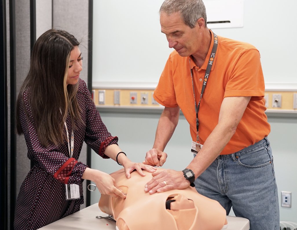 In the midst of Finals Week, students had an opportunity to take a break from studying and participate in a hands-on learning activity.

Drs. Gary Brandecker and David Hightower offered a procedure lab for first-year and second-year students to practice chest tube placement.