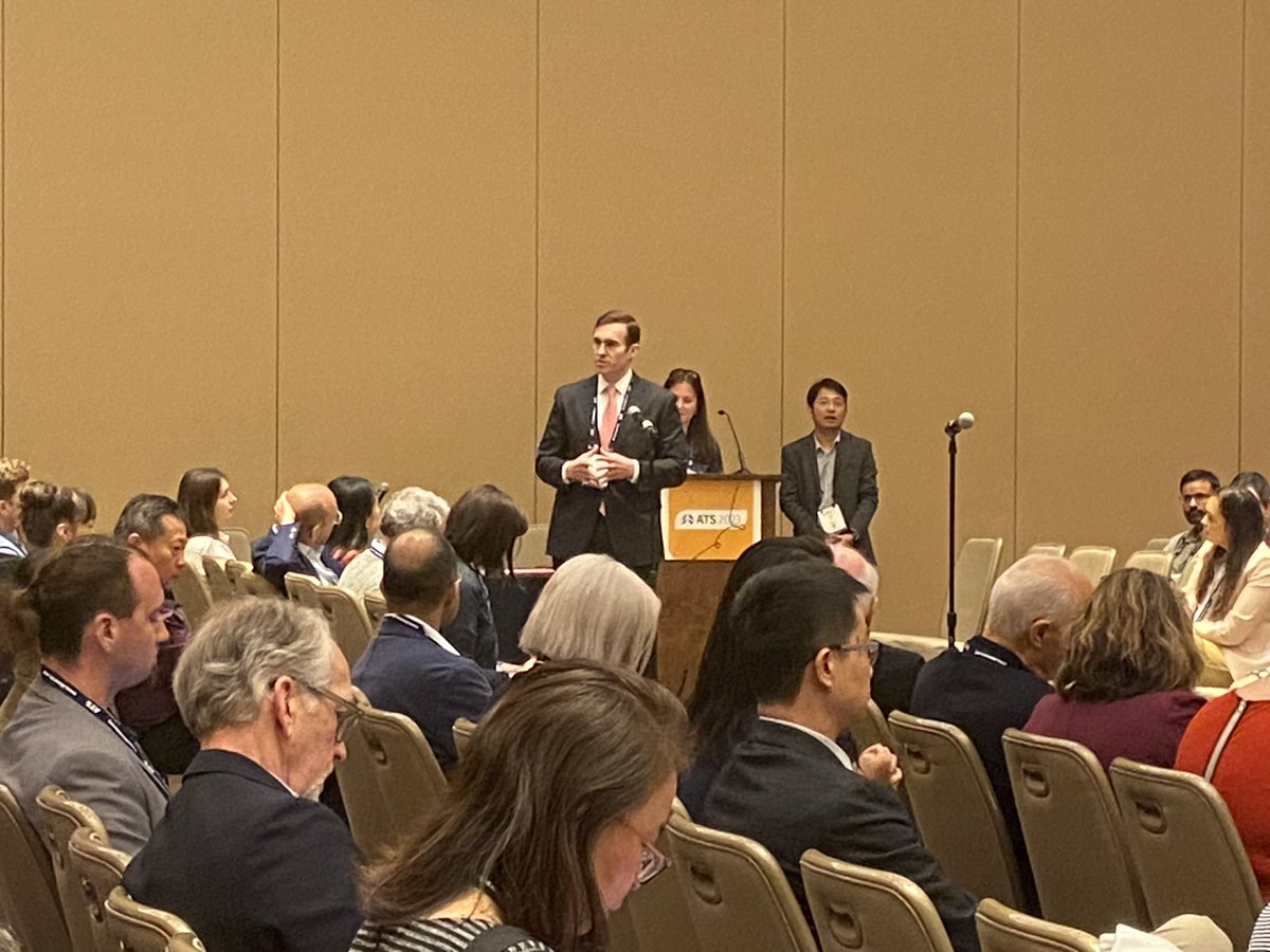 🌟 Geoff Newcomb presenting on dysregulation of dsRNA receptor and IL10 signaling in endothelial dysfunction in PAH!! 🌟 <a href="/atscommunity/">American Thoracic Society (ATS)</a> <a href="/OhioStateDHLRI/">OhioStateDHLRI</a> #ATS2023