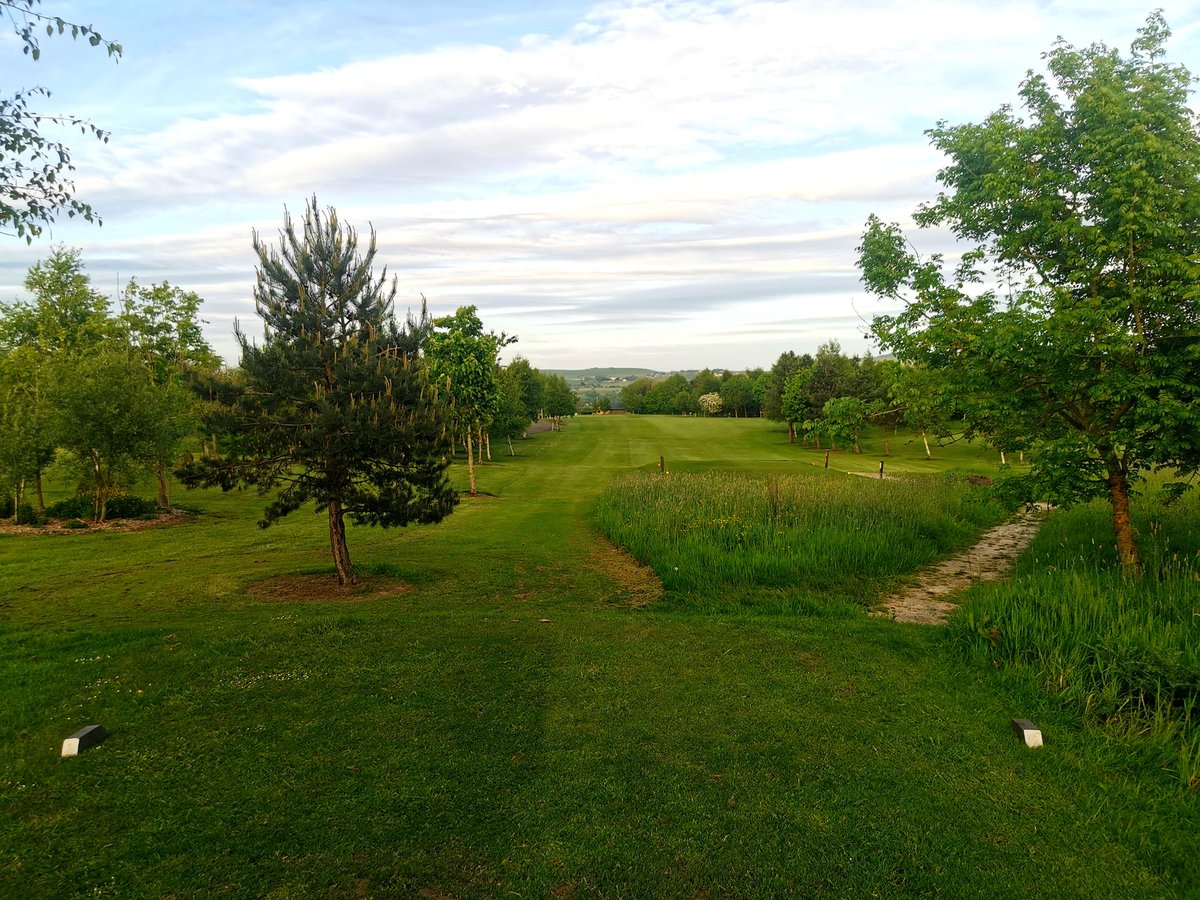 Nice to get nine in just down the road <a href="/OakRoyalGolf/">Oak Royal Golf Club</a> this evening. Course looking very tidy and a really good test 👍🏻