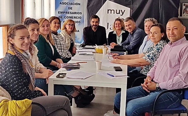 Jaca_Jacetania's tweet photo. En el debate que se ha producido en el Palacio de Congresos organizado por @acomseja entre todas las candidaturas de #Jaca ha habido un único ganador, Carlos Serrano del PP, el único que ha entendido como había que hablar y cuál era su finalidad.

Ha estado inmenso. https://t.co/9pSLdu5MdA