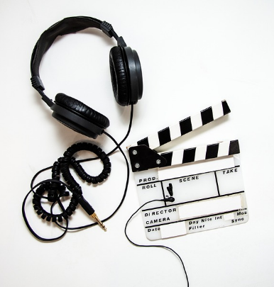 an_kela12's tweet photo. Did you know there is an AI to convert text to video ?
Kaiber is an AI that allows you to write any text of the video you want and the AI ​​will transform this text into a video.
#Kaiber #AI #IA #futur #video #convert https://t.co/tT75xDsO2w