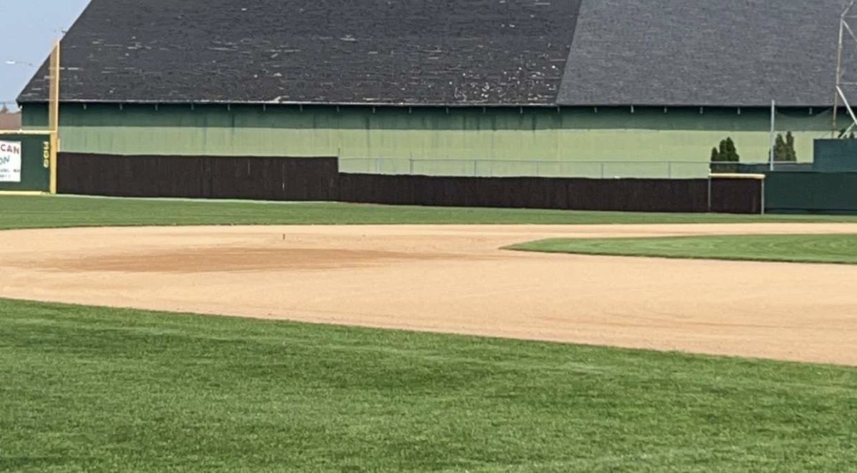 ColeFlick21's tweet photo. Last fall @bethyactually helped install new bullpen fencing, today she stained the whole thing 80 degree temps. #baseballwife #mylove https://t.co/lv6hOlj8IB