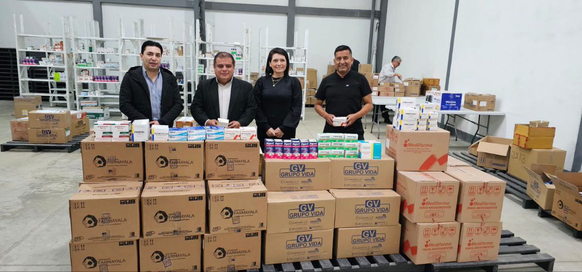 IESS_SSC's tweet photo. #ElOro  l La Coordinación Zonal 7 del #IESSCampesino entregó el lote de medicinas al equipo de la provincia, el cual realizará la respectiva distribución a los dispensarios. 🙌 https://t.co/YeIl484Yys