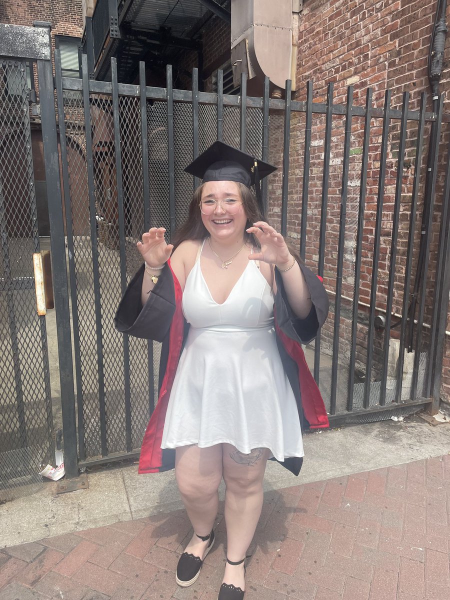 oliviasattan's tweet photo. graduated magna cum laude from this fuck ass school π«Άπ»π¦
π¬ #MontclairStateGrad https://t.co/0YY95VUGaj