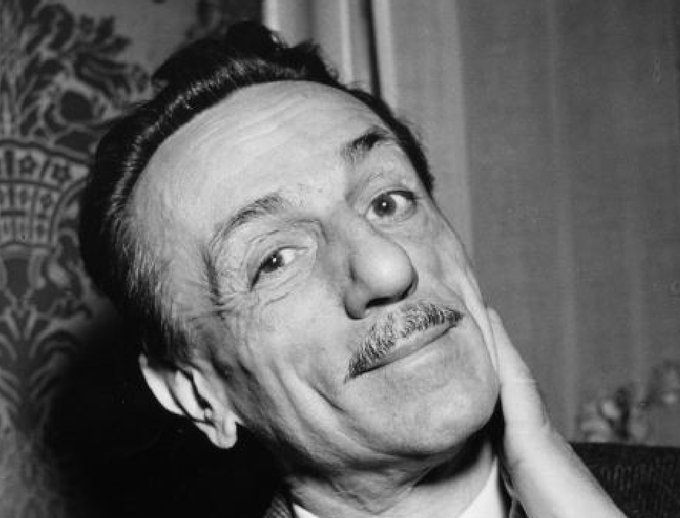 Chissà,forse un giorno la gente si scervellerà per capire, dalle mie commedie, qual era la mia concezione della vita e non s'accorgerà che neanche io ho capito niente, che nessuno capirà mai niente e che forse capire, in fondo, è inutile.

#EduardoDeFilippo.

#NatiOggi

#24maggio