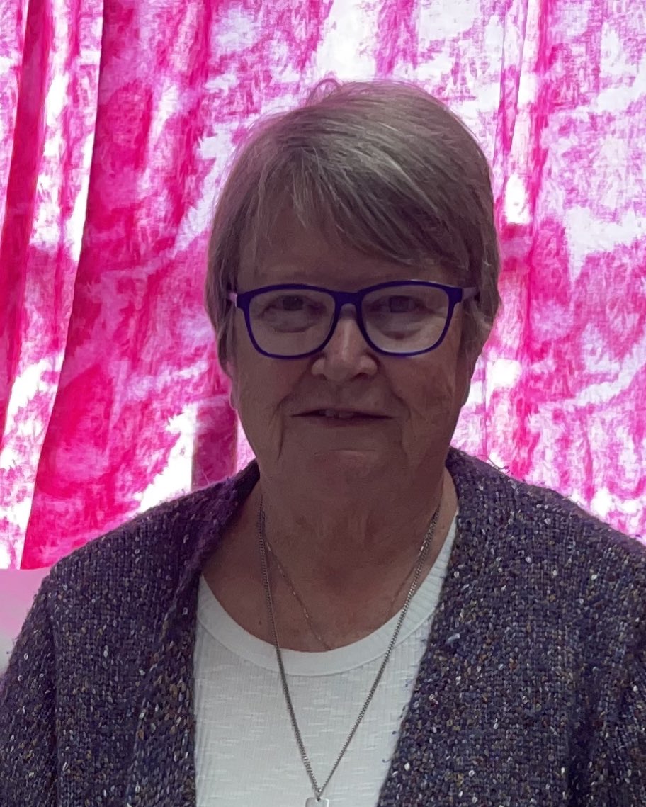HollyPondHigh's tweet photo. Mrs. G aka Melanie Hall is retiring after 32 years. She has meant so much to the bronco family and has made a tremendous difference in the lives of so many! We wish her the best and good luck on her next adventure! With all our love, HPHS faculty, staff, and students! @CCBOEAL https://t.co/QozZTWNxql