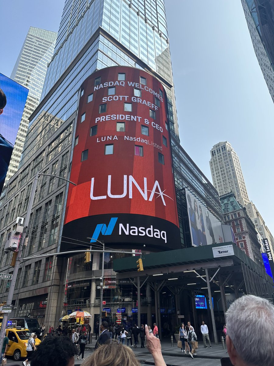swin_116's tweet photo. Big day! Proud to be on the Luna team! Ring the bell. 🔔🔔🔔 https://t.co/5AismWIweX