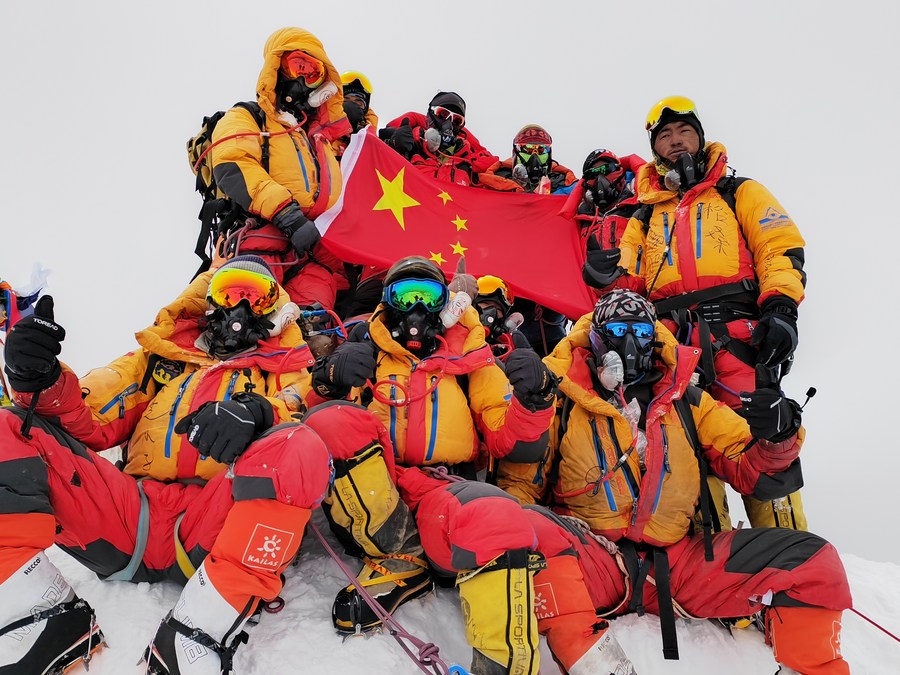 ZhengguanCN's tweet image. 70 years after man&apos;s 1st summit, Chinese expedition makes way to world&apos;s highest peak
A Chinese #expedition team on Tuesday reached the summit of Mount #Qomolangma , the world&apos;s highest peak, where they carried out scientific research.