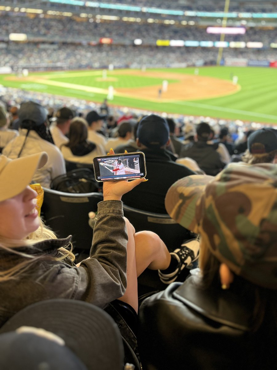 ⚾️ Shoeless Dro Jackson 👟 on Twitter "When Dodger fans come to Yankee