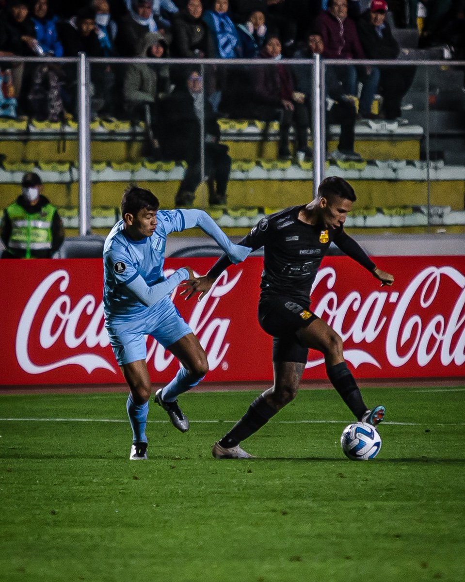 BarcelonaSC's tweet photo. Min. 74 ⏱️
#BOLvsBSC 0-0
#ConmebolLibertadores 🟡⚫️ https://t.co/7f6l09wexc