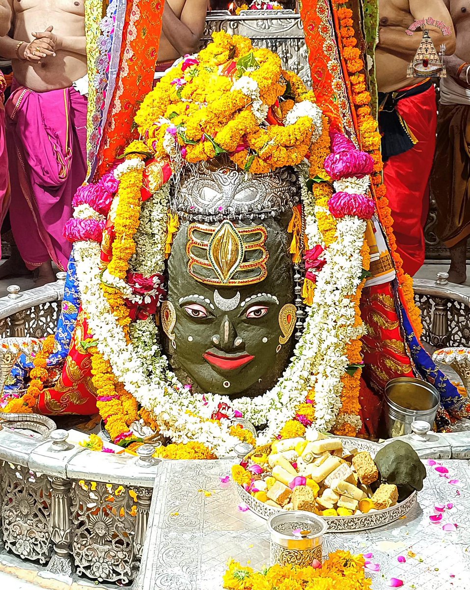 Indersinghsjp's tweet photo. श्री महाकालेश्वर ज्योतिर्लिंग जी के आज के भस्म आरती श्रृंगार दिव्य दर्शन 24.05.2023 https://t.co/4qhKRhY8Fy