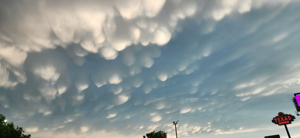Counter_Search's tweet image. Nice mammatus clouds at I-40 and Georgia St in Amarillo, TX.
#phwx #txwx
