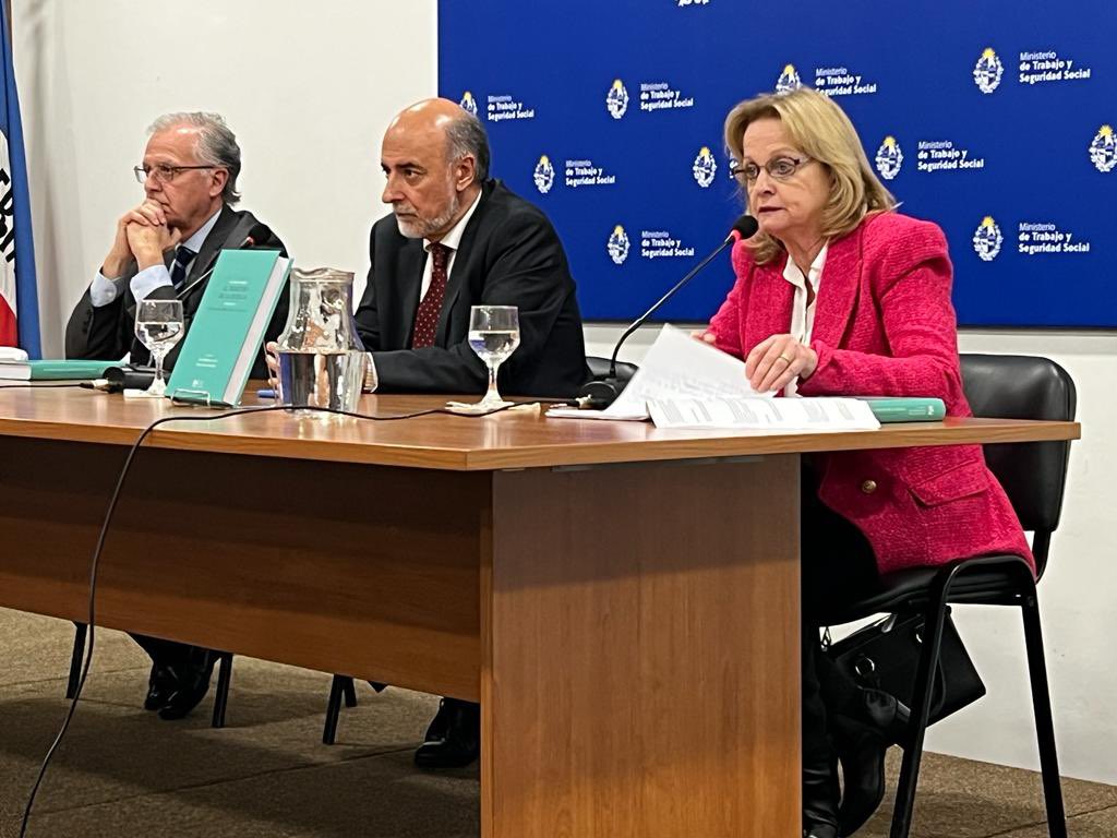 Mpdelcastillo's tweet photo. Emotiva y merecida presentación del libro: Estudios sobre el Derecho de la Huelga en Homenaje a @spcastil. 

Gracias @Pablo_Mieres, Dra. Mangarelli y Dr. Garmendia por sus palabras. https://t.co/VxYWB1CLms