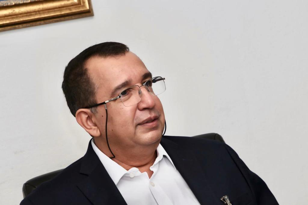 CrisFloresSV's tweet photo. “Queremos dar a conocer que en El Salvador se pueden lograr y hacer cosas grandes. Aspiramos a ser el software de gestión más utilizado en América Latina. Si hicimos esta inversión, es por la confianza en el Presidente @nayibbukele”, expresó Oswaldo Escrich, CEO de @escrichsoft. https://t.co/t3eqlftQAq