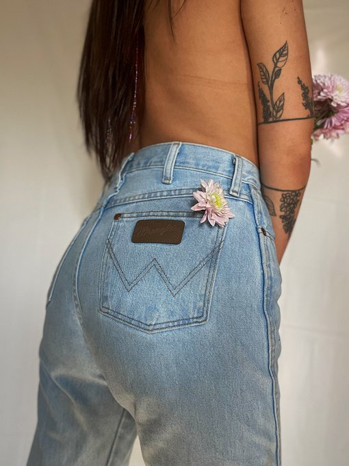 Wrangler butts drive me nuts 💕 #nsfwtwt #onlyfans_girl #onlyfansbabe #camgirlِ https://t.co/4rtMiAoi<a href="/tag/nsfwtwt"class="tags">#nsfwtwt</a><a href="/tag/onlyfans_girl"class="tags">#onlyfans_girl</a><a href="/tag/onlyfansbabe"class="tags"><span>#onlyfansbabe</span></a><a href="/tag/camgirl%D9%90"class="tags"><span>#camgirlِ</span></a>