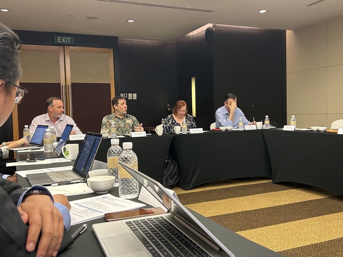 Kicking off the Blue Security ‘Assessing Asia’s Maritime Governance Capability’ Singapore workshop with @MarSec_Bradford @becstrating @DrTLeeBrown @DefenceProf @BDHerzinger and Tara Davenport 🌊