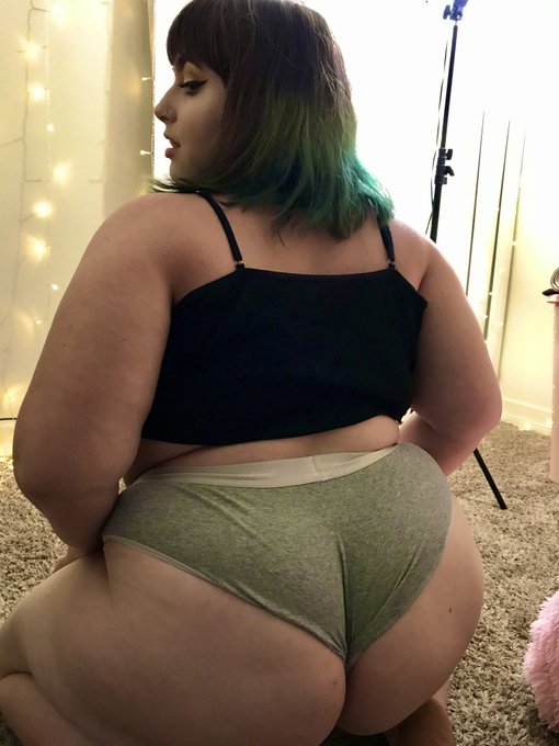 Logging online for the night, let&rsquo;s play 🤍🤍🤍 https://t.co/Bf6d0g8jdW<a href="/tag/realloyalfans"class="tags"><span>#realloyalfans</span></a>