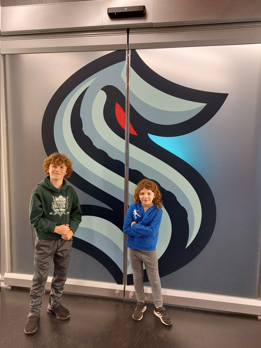 IdanBahat1's tweet photo. The @SeattleKraken season and playoffs are over but the #seakraken ice is HOT! @starsonice with my family... #StarsOnIce https://t.co/PTF08ADu3D