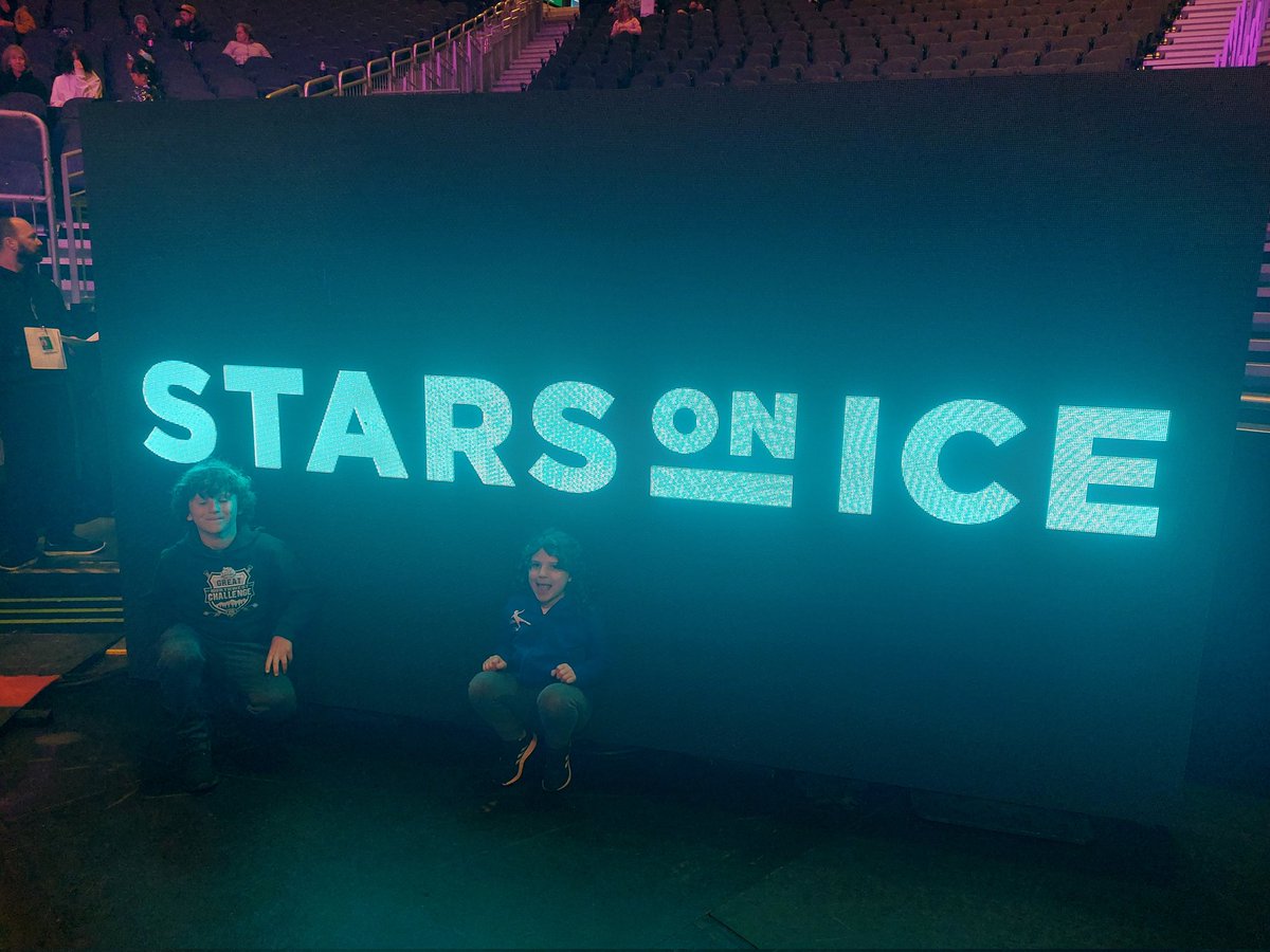 IdanBahat1's tweet photo. The @SeattleKraken season and playoffs are over but the #seakraken ice is HOT! @starsonice with my family... #StarsOnIce https://t.co/PTF08ADu3D