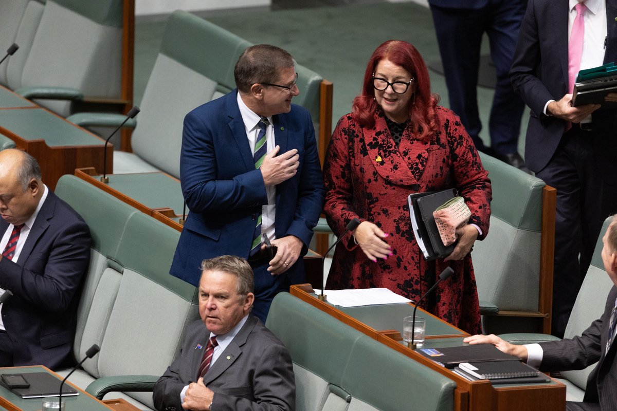More 🧡 lapel pins have been spotted in Parliament House as MPs show their support for the doctors, nurses, and allied health professionals who deliver quality of life and the people in their care.

Advice, tools, &amp; support with #MattersOfLifeAndDeath ➡️ ow.ly/uINv50Ov23q