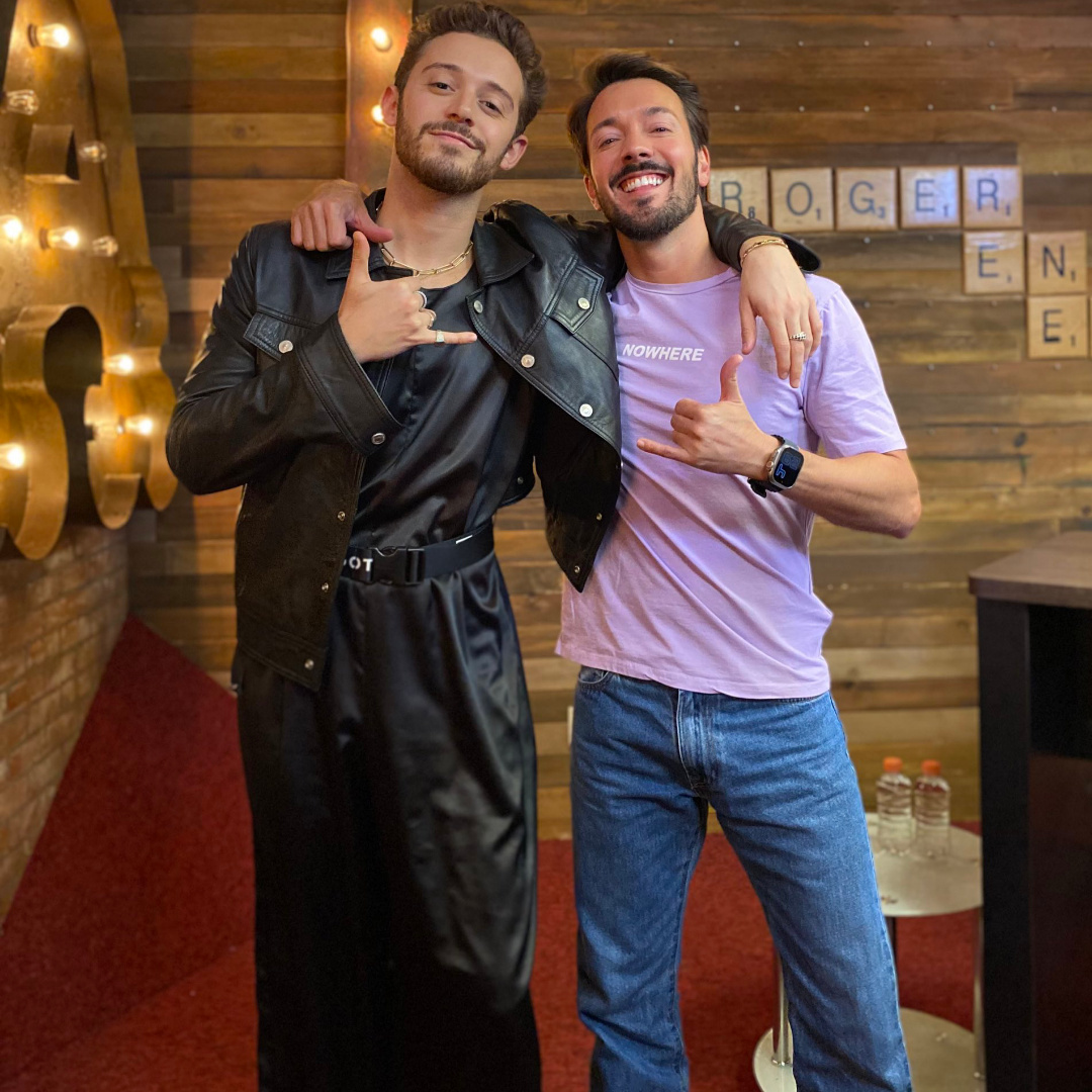 ZZNoficial's tweet photo. 📻 Despues de volver a cantar en la CDMX con su Banda, @_Ruggero visito a @rogergzz en la Cabina de la 104.9 🎼 Volve a escuchar este Momento que paso por #RGenEXA: https://t.co/SXnsuwoj4D 🔊 https://t.co/3AQMyavZcQ