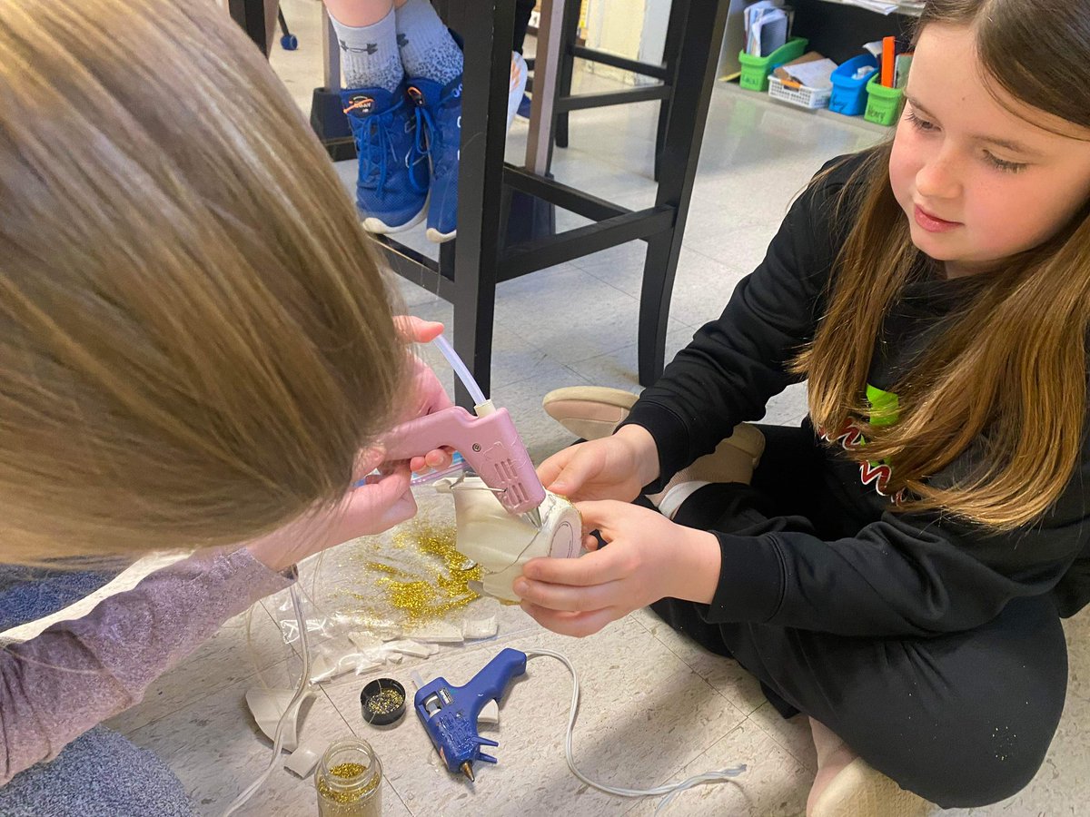 FairvaleFalcons's tweet photo. Students in 4/5 Culligan are fascinated with Kintsugi, the Japanese art of putting broken pottery pieces back together with gold- a metaphor for embracing our flaws and imperfections. https://t.co/SoqTsU4H4X