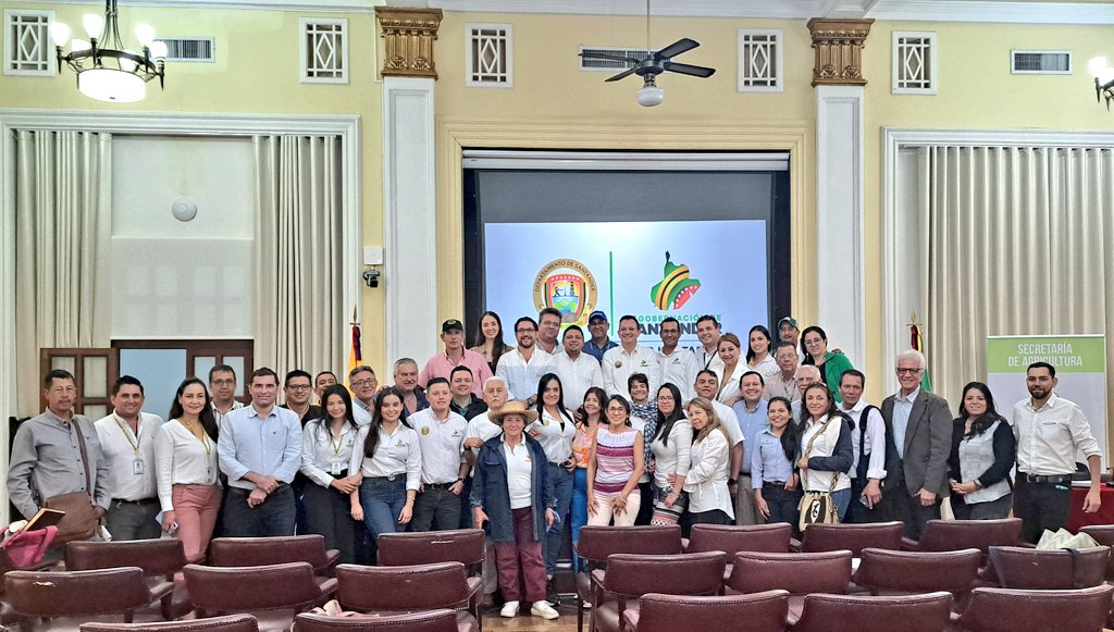 AsohofrucolSan1's tweet photo. Desde @Asohofrucol, participamos en la 1° sesión del #CONSEA: Consejo Seccional de #Desarrollo_Agropecuario y Pesquero, Forestal Comercial y de #Desarrollo_Rural de #Santander, conociendo el estado de las #AlianzasProductivas, el informe de gestión y el plan de acción 2022-2023. https://t.co/p4H2uaUQzs