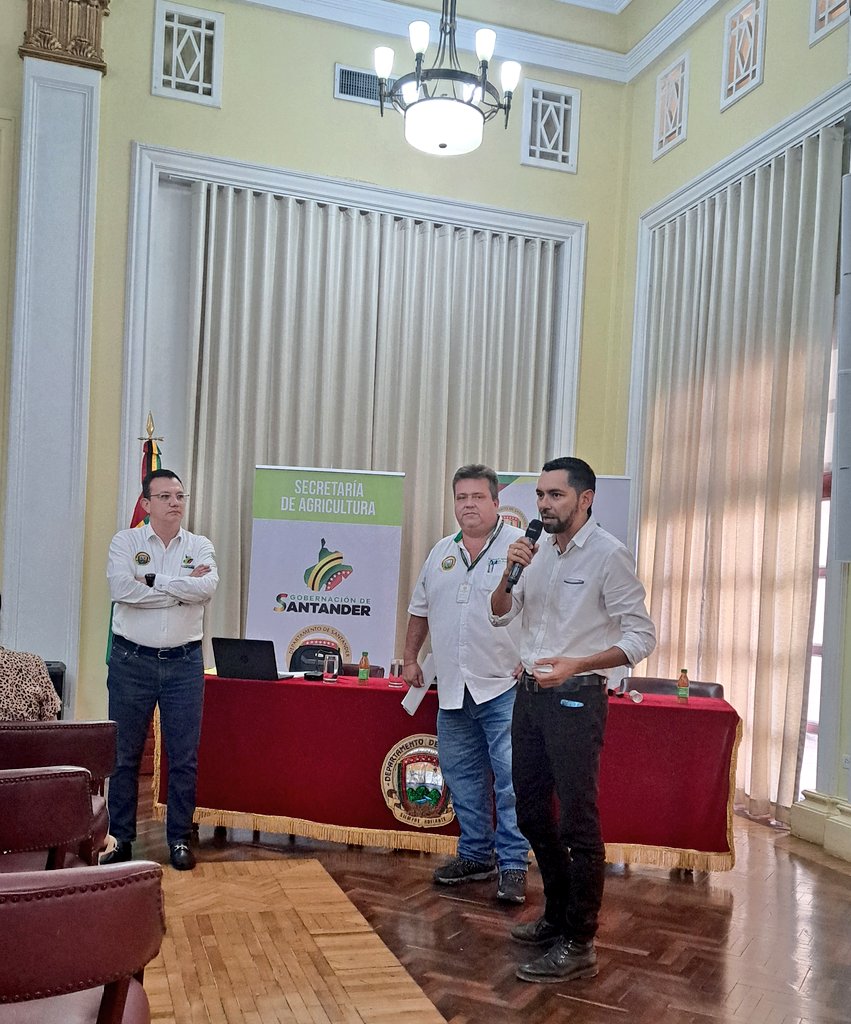 AsohofrucolSan1's tweet photo. Desde @Asohofrucol, participamos en la 1° sesión del #CONSEA: Consejo Seccional de #Desarrollo_Agropecuario y Pesquero, Forestal Comercial y de #Desarrollo_Rural de #Santander, conociendo el estado de las #AlianzasProductivas, el informe de gestión y el plan de acción 2022-2023. https://t.co/p4H2uaUQzs