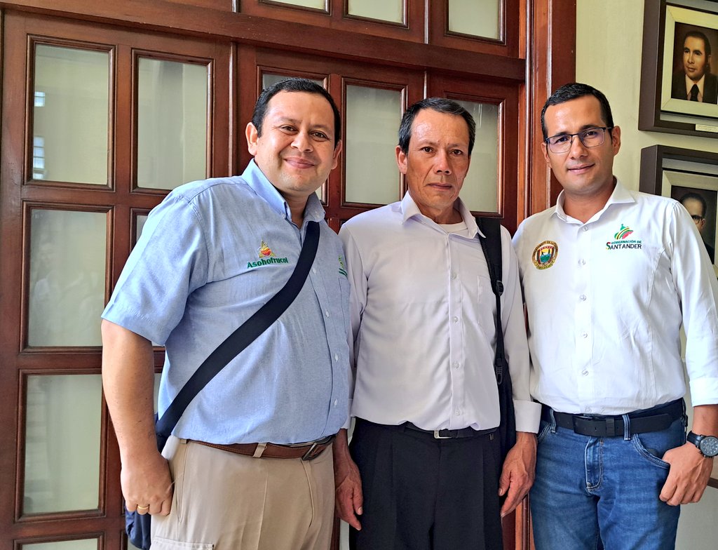 AsohofrucolSan1's tweet photo. Desde @Asohofrucol, participamos en la 1° sesión del #CONSEA: Consejo Seccional de #Desarrollo_Agropecuario y Pesquero, Forestal Comercial y de #Desarrollo_Rural de #Santander, conociendo el estado de las #AlianzasProductivas, el informe de gestión y el plan de acción 2022-2023. https://t.co/p4H2uaUQzs