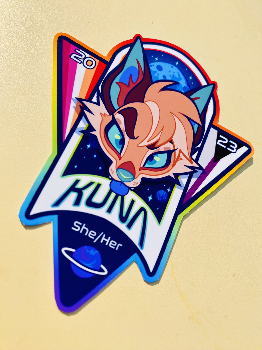 「Taking space themed pride badge preorder」|Kᑌᑎᗩ 🧡🤍💖🐀のイラスト