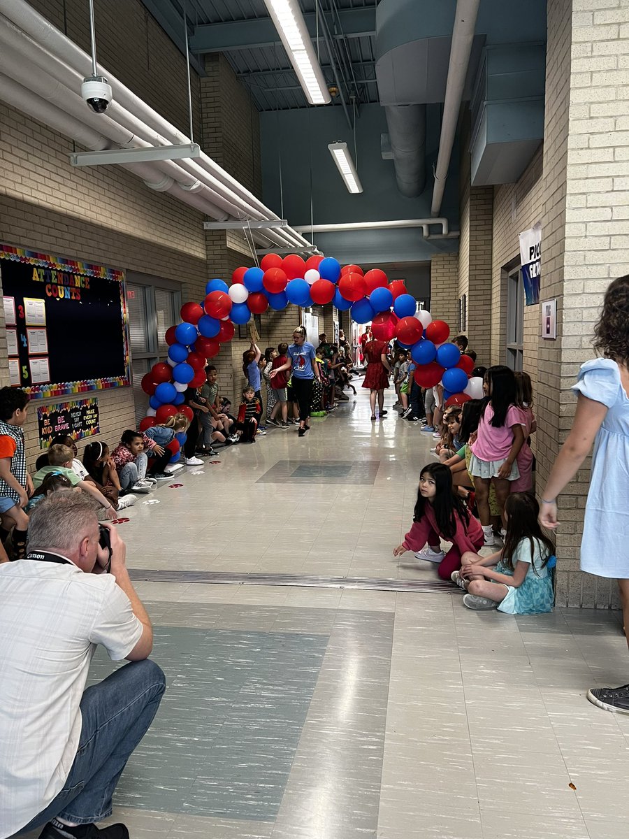 RiverRidge_KCSD's tweet photo. Always a favorite day at RRE! Dixie’s class of 2023 is full of amazing students! ❤️🎓💙🎓Once a Timberwolf….Always a Timberwolf! #RREngage #Classof2023 @smiddy_jena @DixieHeightsHS @TheKCSD https://t.co/uwJyqOTJbG