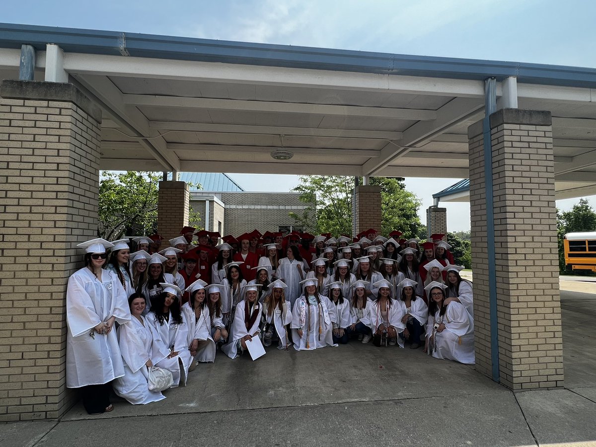 RiverRidge_KCSD's tweet photo. Always a favorite day at RRE! Dixie’s class of 2023 is full of amazing students! ❤️🎓💙🎓Once a Timberwolf….Always a Timberwolf! #RREngage #Classof2023 @smiddy_jena @DixieHeightsHS @TheKCSD https://t.co/uwJyqOTJbG