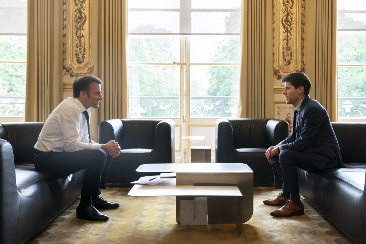 Emmanuel Macron tweet media