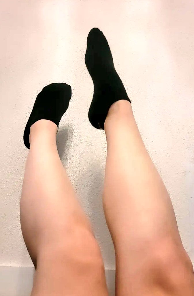 _Mrs_Maria_'s tweet photo. Du wirst mein neuer Zahlsklave! Dein sinnloser Alltag hat soeben eine positive Wendung erfahren! Zum Geld abdrücken bist du gut genug &amp; dabei mache ich mich über dein Elend lustig! #Zahlsklave #paypig #zahlschwein #feet #moneyslave #zahlfotze #kontofick #findom #kleingeldsklave https://t.co/mKVJ0QwT8b