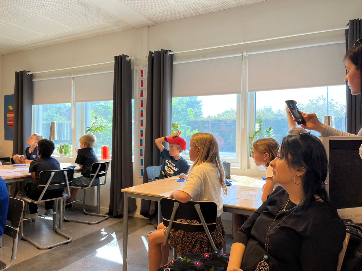 ProjectStop227's tweet photo. Job Shadowing in Sanduddenskola 
@MudanyaMem @ulusalajans #ErasmusPlus https://t.co/BfB1Imy6Z4