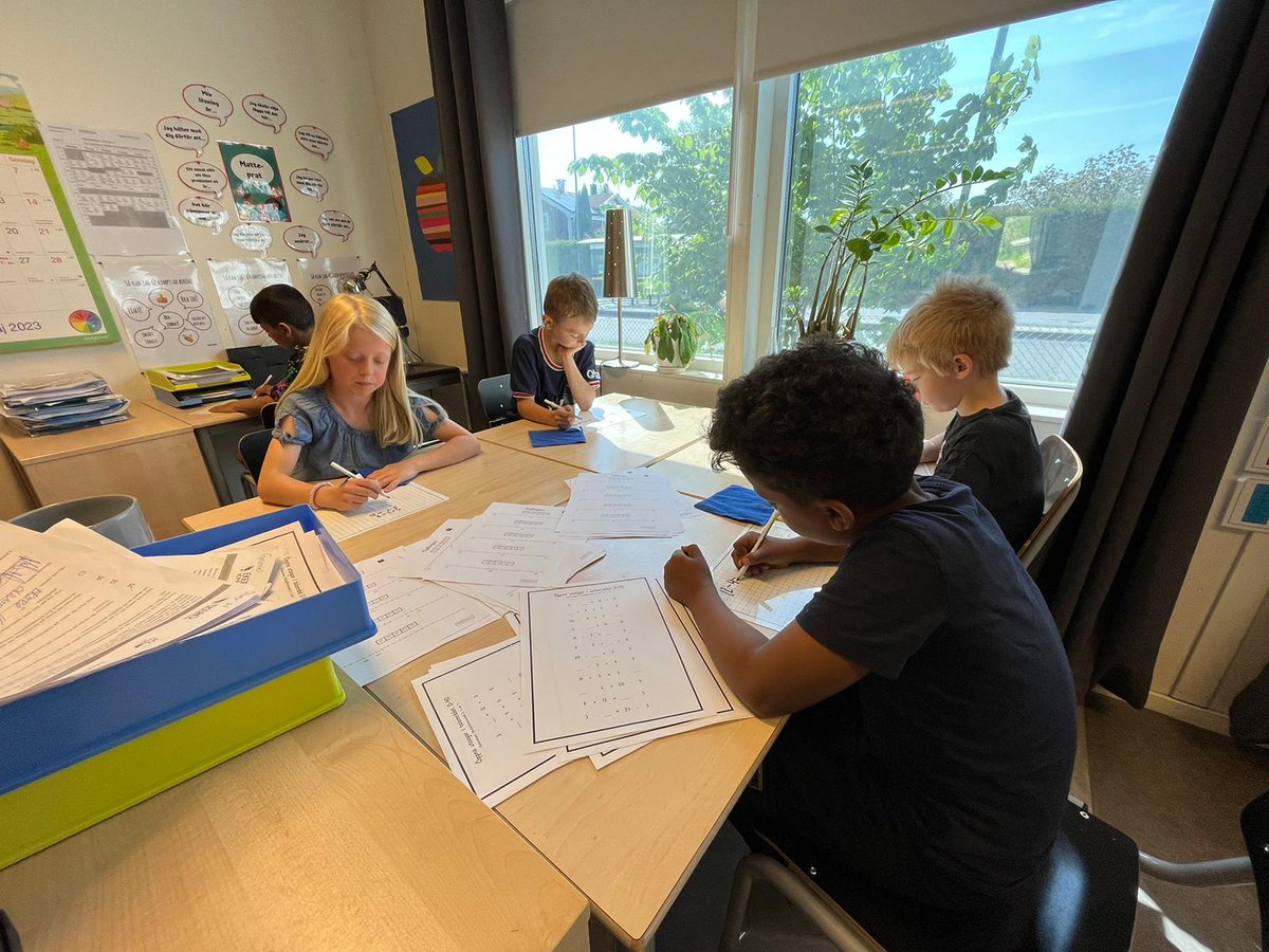 ProjectStop227's tweet photo. Job Shadowing in Sanduddenskola 
@MudanyaMem @ulusalajans #ErasmusPlus https://t.co/BfB1Imy6Z4