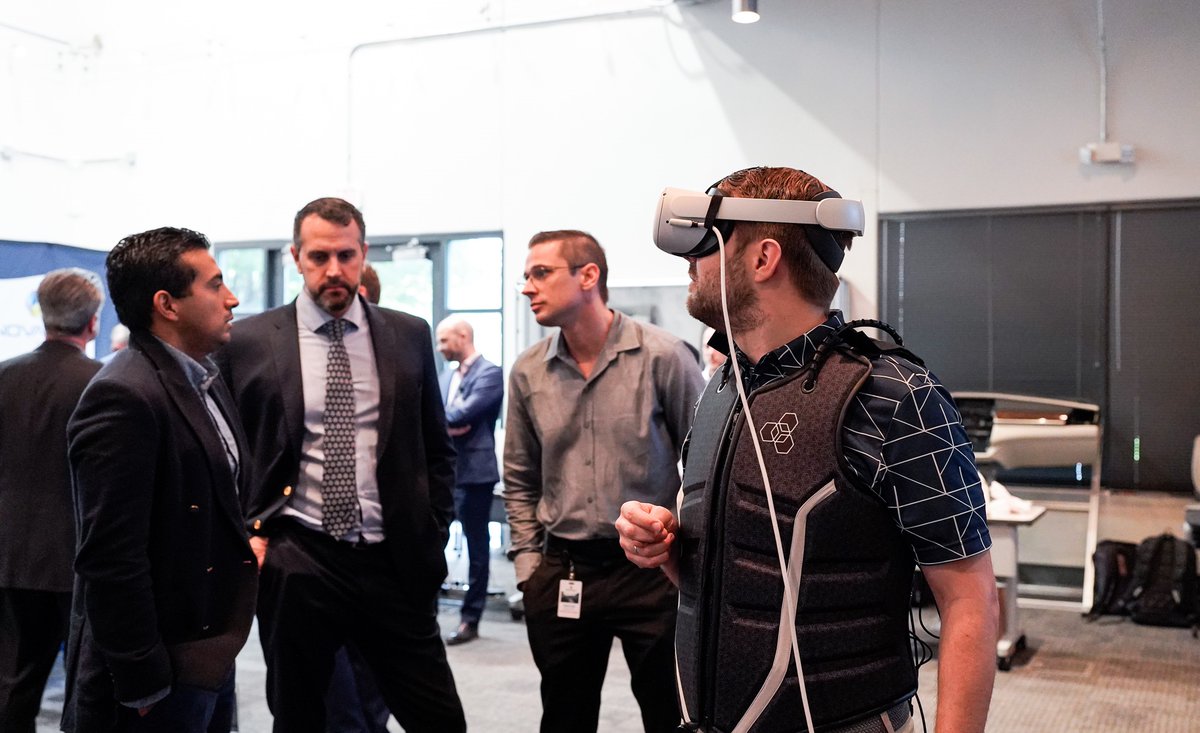 DRAEXLMAIER_USA's tweet photo. 🚗 To prepare for what is next in automotive, the Procurement team at @DRAEXLMAIER_USA in Duncan, S.C., recently invited Novares and Actronika. The two French Tier 2 suppliers displayed technology that will transform what it means to have a premium interior. #MobilityoftheFuture https://t.co/lFMUFiOiV9