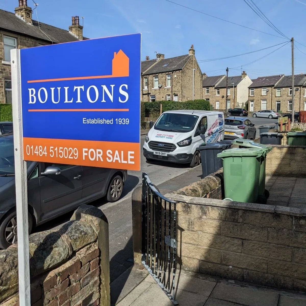 spe_signs's tweet image. Some Eye Catching and Colourful Boards going up this week for @yellow_estate @BoultonsEA @armitageres and Pennine Property #newboards #estateagentboards #eyecatchingdesign #propertyhunting #housingmarket #Holmfirth #Huddersfield #barnsley #Halifax