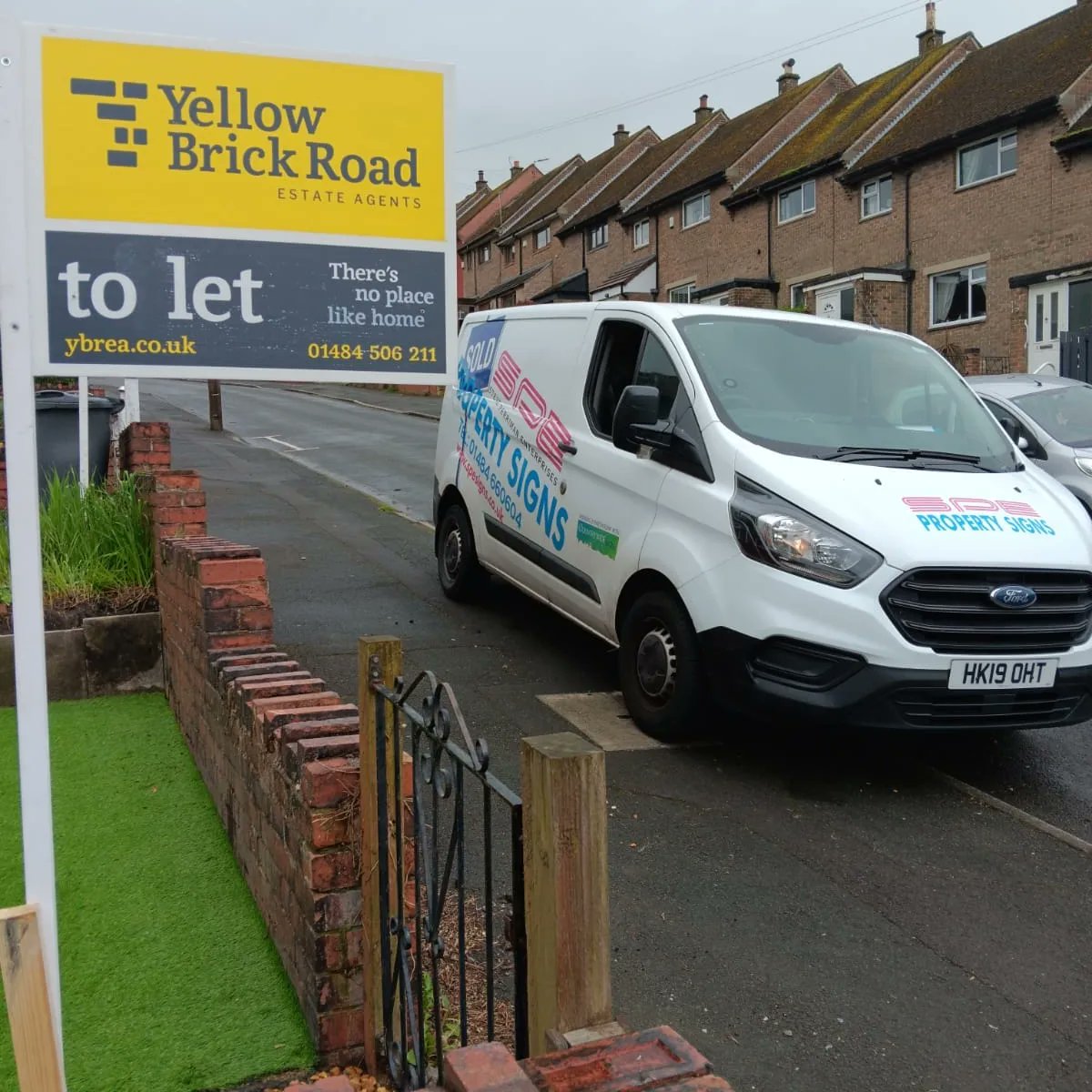 spe_signs's tweet image. Some Eye Catching and Colourful Boards going up this week for @yellow_estate @BoultonsEA @armitageres and Pennine Property #newboards #estateagentboards #eyecatchingdesign #propertyhunting #housingmarket #Holmfirth #Huddersfield #barnsley #Halifax