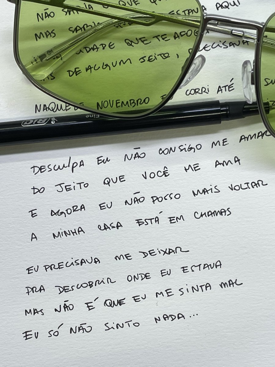jaoromania's tweet photo. Papel e caneta https://t.co/1YsITg5S0j