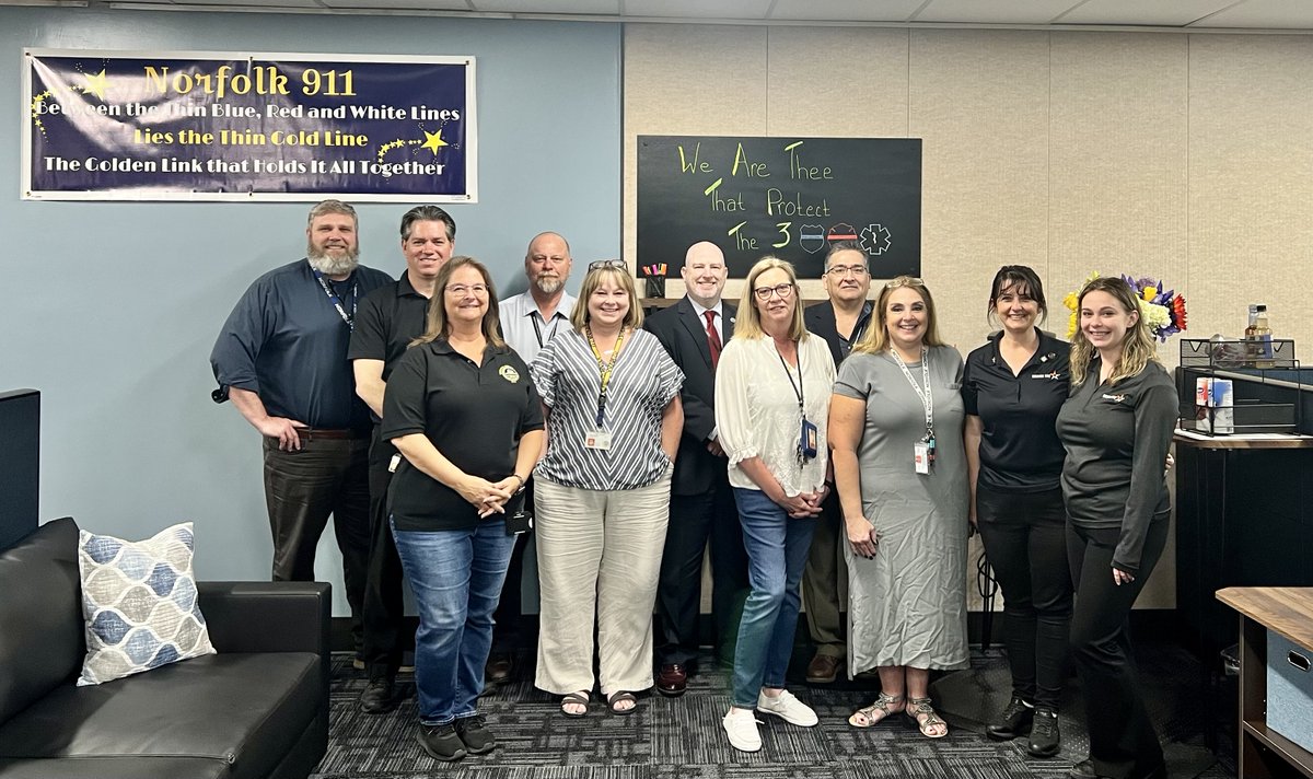 NorfolkOEM's tweet photo. A HUGE #thanks to @MissionBBQ (Lake Wright) for providing yummy cookies last night for the Open House for our #NorfolkDEPR employees &amp; families to show off our newly renovated #Norfolk911 center! 

Thanks for being a valued #TeamNorfolk partner! https://t.co/JwwoIaNvRJ