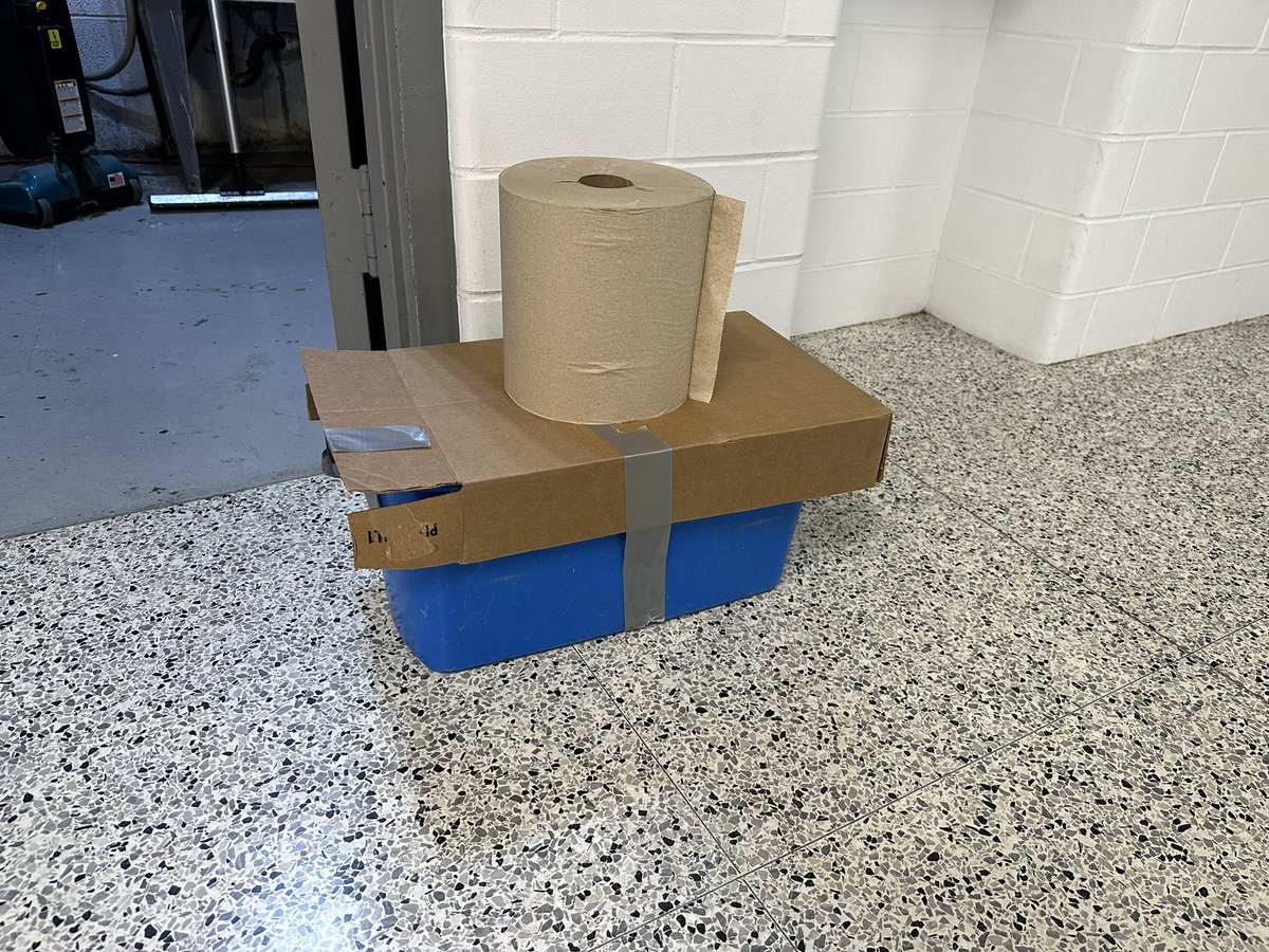 Sometimes the most successful part of #aprincipalsday is catching [one of?] the baby squirrel[s?] hanging out at <a href="/AlderJHS/">AlderJHS</a>!